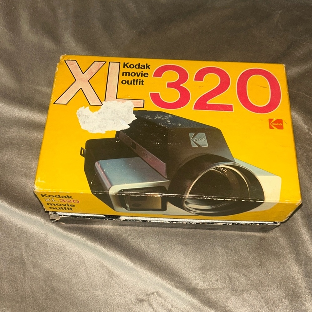 VINTAGE KODAK MOVIE CAMERA XL320 IN ITS ORIGINAL BOX USES TYPE G 160 FILM